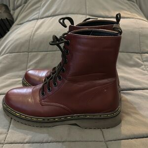 Women’s boots size 8.5 Charles Albert